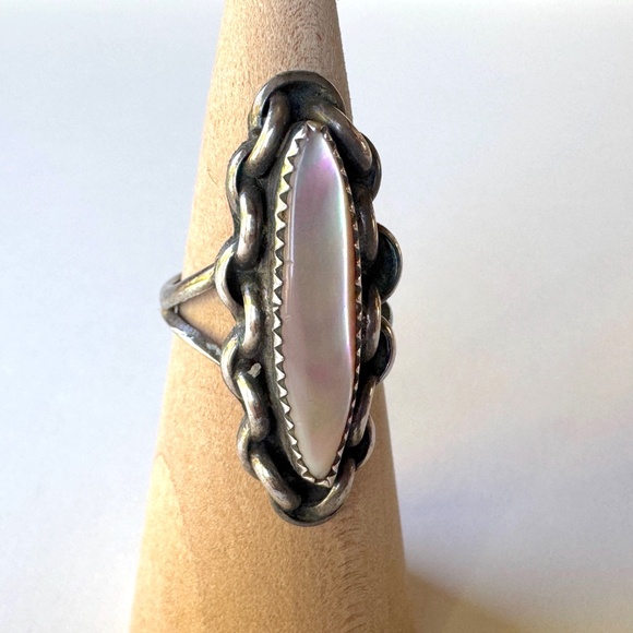 Oval Shell Ring Size 6 1/2, MOP Silver 1970s - Picture 3 of 7